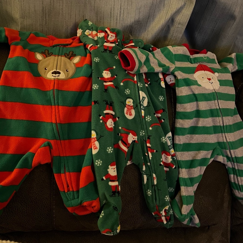 3 Newborn Carter’s Christmas Sleepers - Picture 1 of 1